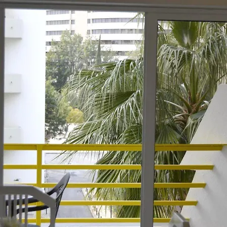 Apartment Av. Tivoli アパート *