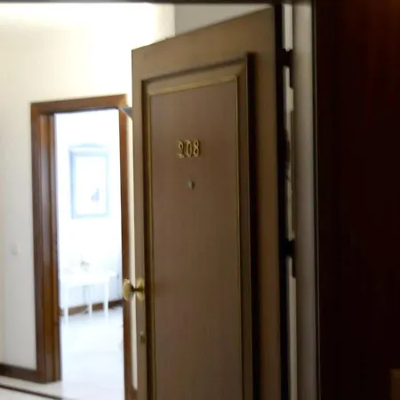 Apartment Av. Tivoli דירה *